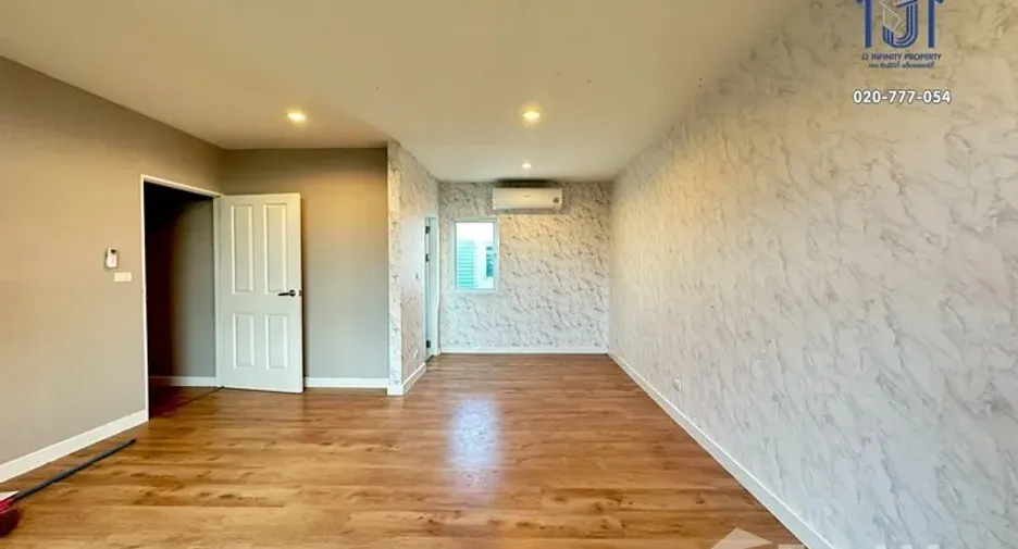 Casa adosada en venta de 4 habitaciones en Mueang Nonthaburi, Nonthaburi