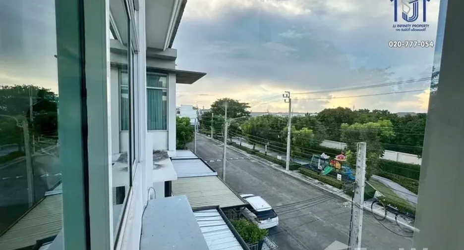 Casa adosada en venta de 4 habitaciones en Mueang Nonthaburi, Nonthaburi
