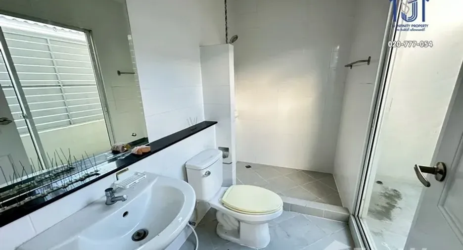 Casa adosada en venta de 4 habitaciones en Mueang Nonthaburi, Nonthaburi