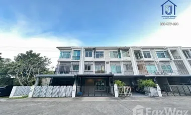 Casa adosada en venta de 4 habitaciones en Mueang Nonthaburi, Nonthaburi