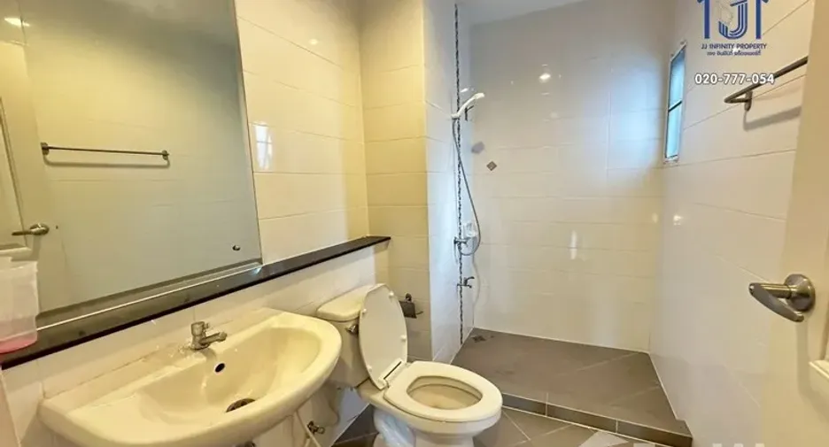 Casa adosada en venta de 4 habitaciones en Mueang Nonthaburi, Nonthaburi