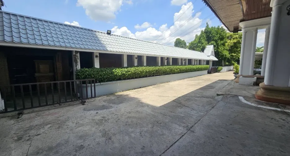 Hotel en venta en Mueang Pathum Thani, Pathum Thani