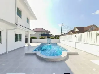 Villa en alquiler de 5 habitaciones en Bang Lamung, Chonburi