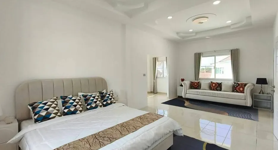 For rent 5 bedrooms villa in Bang Lamung, Chonburi