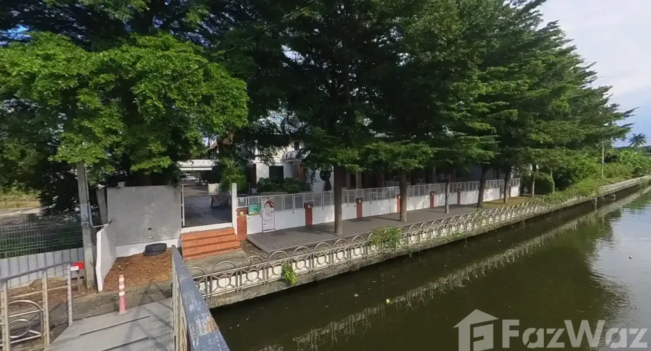 For sale 5 bedrooms house in Thawi Watthana, Bangkok