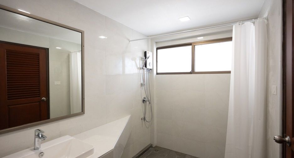 Casa en alquiler de 4 habitaciones en Saphan Sung, Bangkok