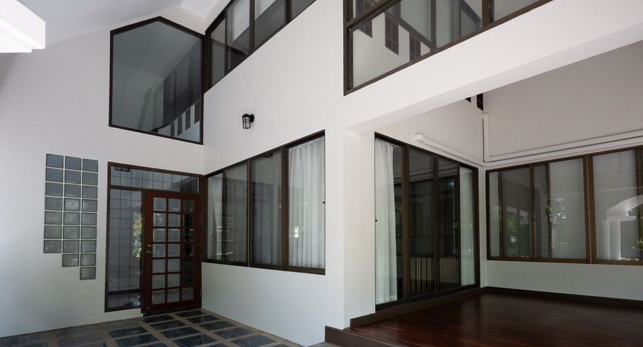 Casa en alquiler de 4 habitaciones en Saphan Sung, Bangkok