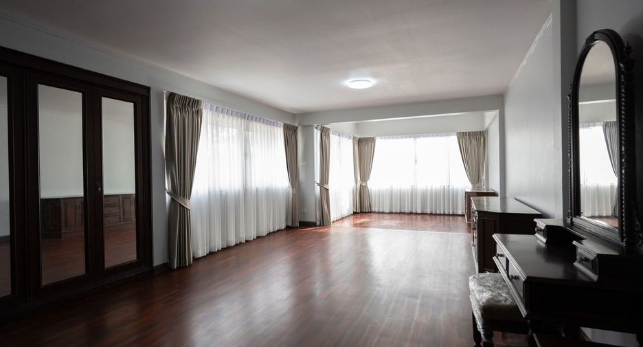 Casa en alquiler de 4 habitaciones en Saphan Sung, Bangkok