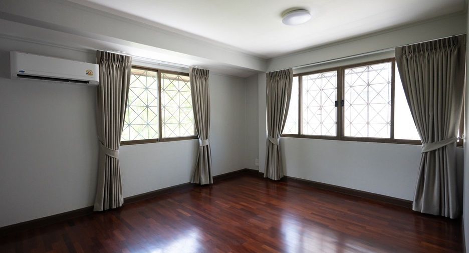 Casa en alquiler de 4 habitaciones en Saphan Sung, Bangkok