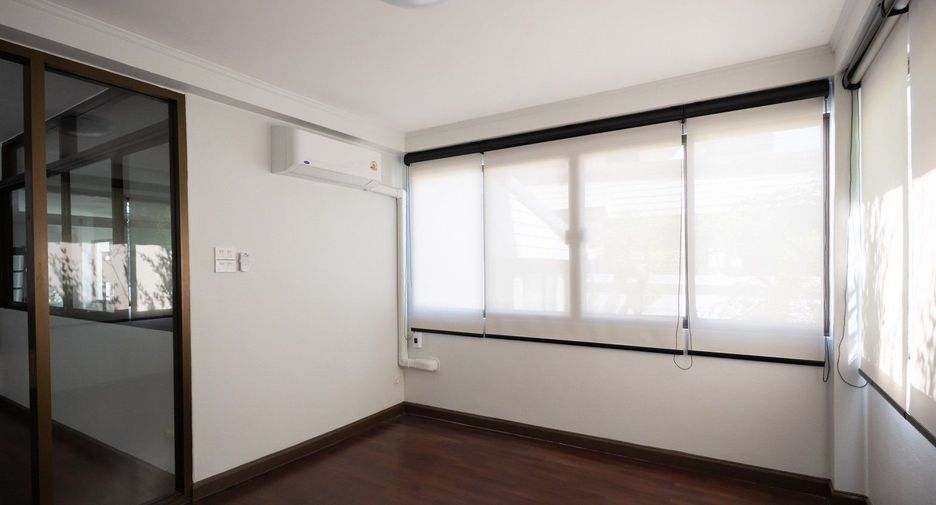 Casa en alquiler de 4 habitaciones en Saphan Sung, Bangkok