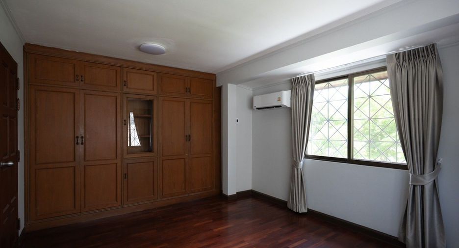 Casa en alquiler de 4 habitaciones en Saphan Sung, Bangkok
