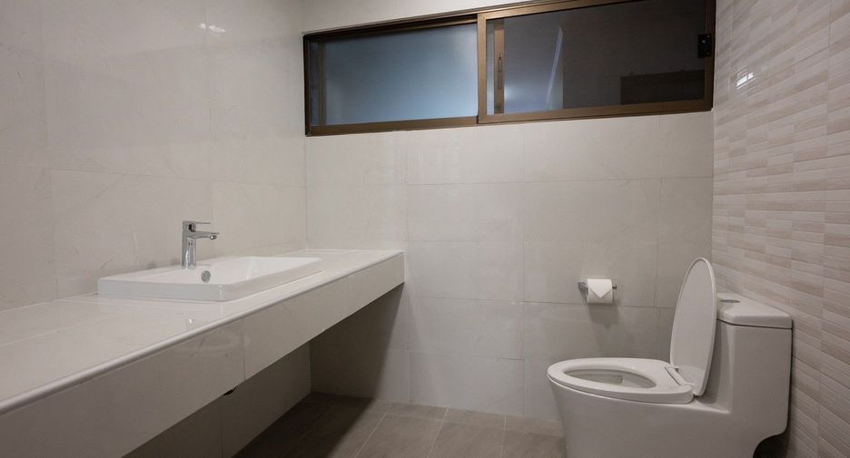 Casa en alquiler de 4 habitaciones en Saphan Sung, Bangkok