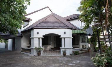 Casa en alquiler de 4 habitaciones en Saphan Sung, Bangkok
