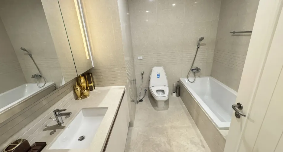 Condo en alquiler de 2 habitaciones en Pathum Wan, Bangkok