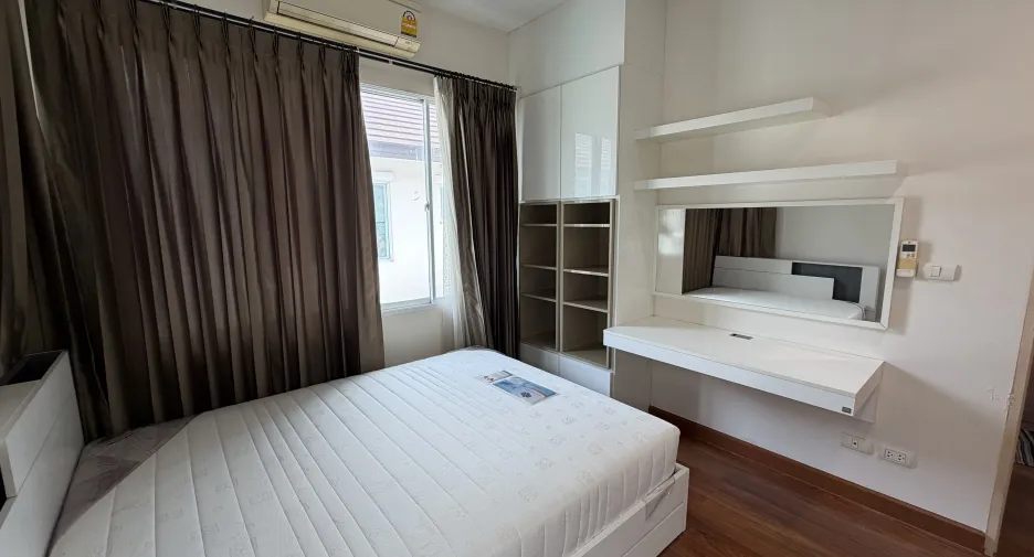 For sale and for rent 3 bedrooms house in Lat Krabang, Bangkok