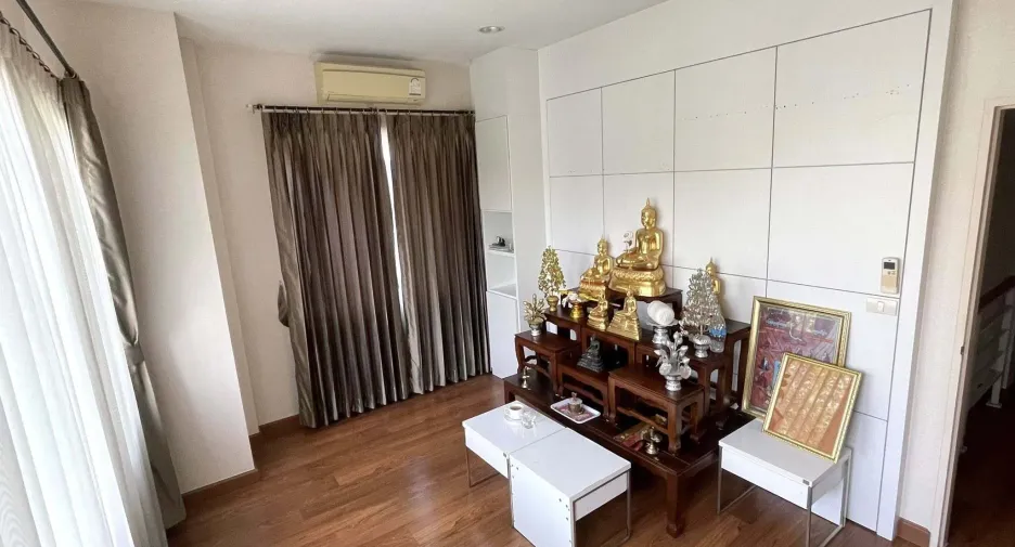 For sale and for rent 3 bedrooms house in Lat Krabang, Bangkok