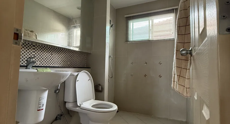 For sale and for rent 3 bedrooms house in Lat Krabang, Bangkok