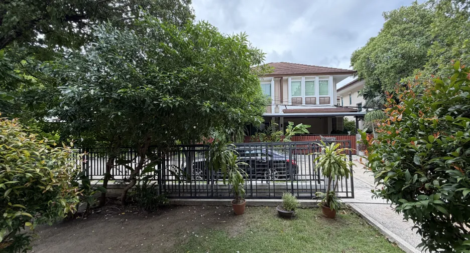 For sale and for rent 3 bedrooms house in Lat Krabang, Bangkok