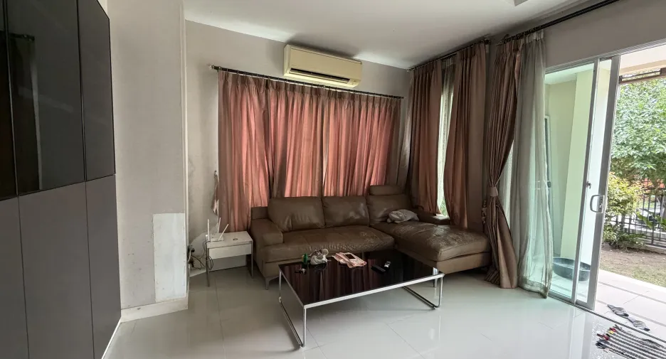 For sale and for rent 3 bedrooms house in Lat Krabang, Bangkok