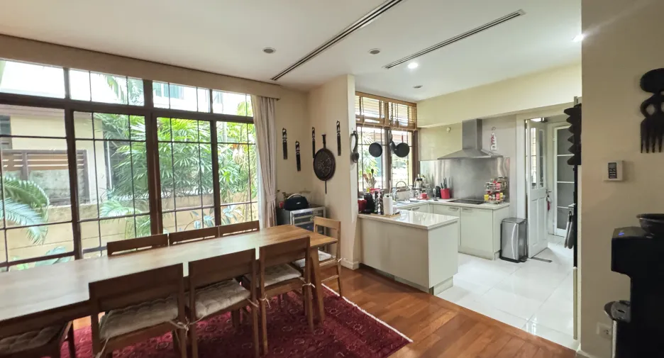 For rent 4 bedrooms house in Watthana, Bangkok