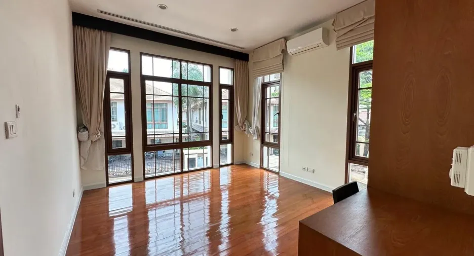 出租 4 卧室 独立屋 在 Watthana, 曼谷