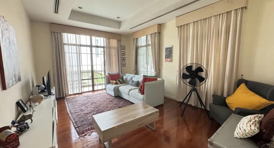 For rent 4 bedrooms house in Watthana, Bangkok