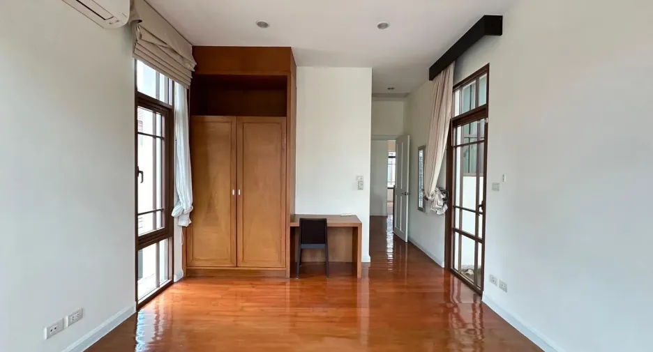 出租 4 卧室 独立屋 在 Watthana, 曼谷
