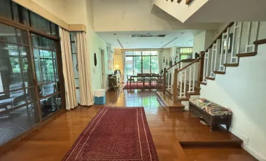 For rent 4 bedrooms house in Watthana, Bangkok