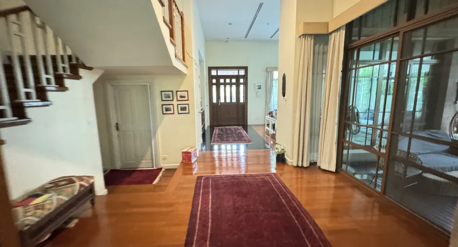 For rent 4 bedrooms house in Watthana, Bangkok