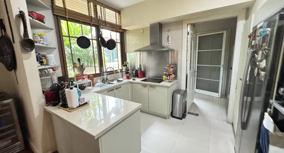 For rent 4 bedrooms house in Watthana, Bangkok