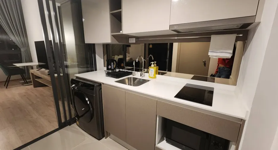 À louer 1 chambre condo à Huai Khwang, Bangkok