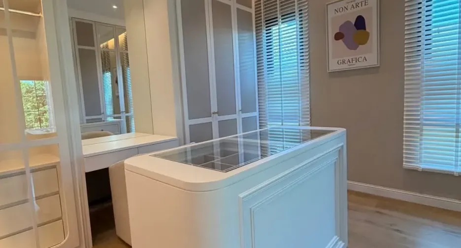 For rent 4 bedrooms house in Saphan Sung, Bangkok
