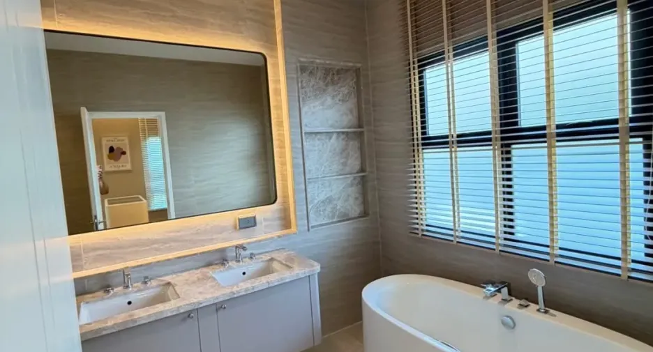 For rent 4 bedrooms house in Saphan Sung, Bangkok