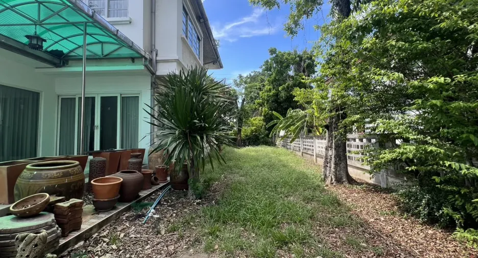 出售 4 卧室 独立屋 在 Saphan Sung, 曼谷