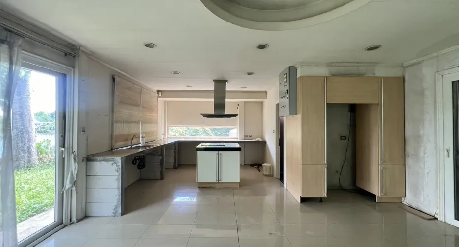 出售 4 卧室 独立屋 在 Saphan Sung, 曼谷