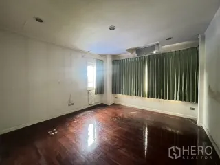 出售 4 卧室 独立屋 在 Saphan Sung, 曼谷