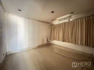出售 4 卧室 独立屋 在 Saphan Sung, 曼谷