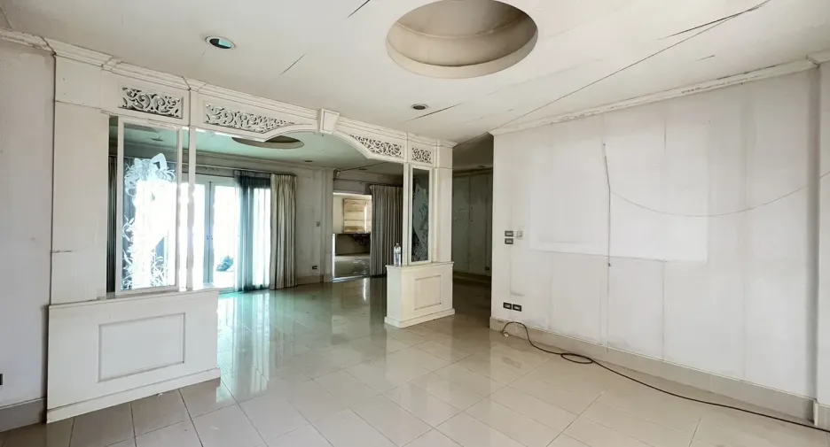 出售 4 卧室 独立屋 在 Saphan Sung, 曼谷