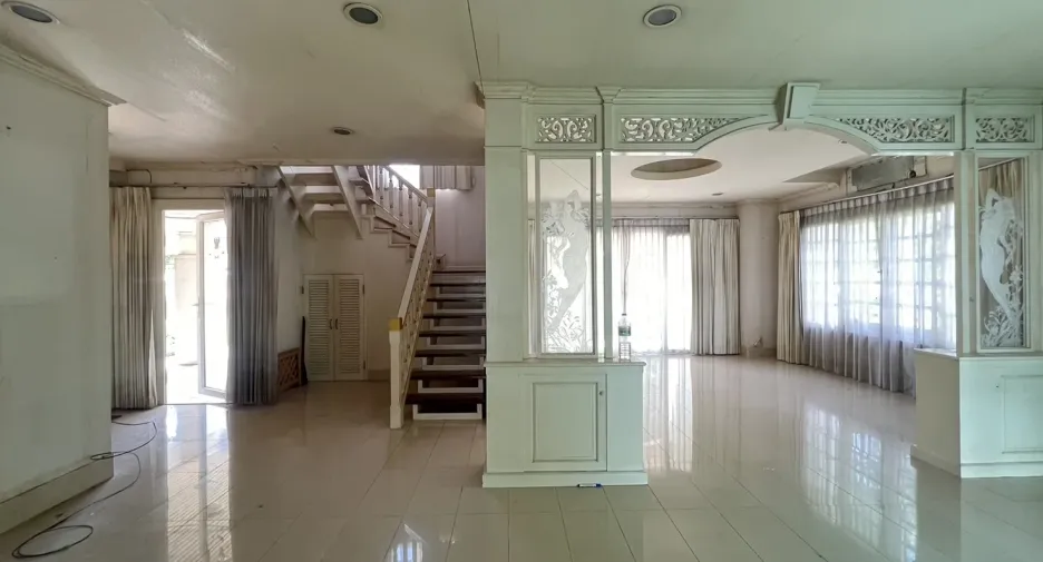 出售 4 卧室 独立屋 在 Saphan Sung, 曼谷