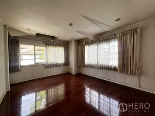 出售 4 卧室 独立屋 在 Saphan Sung, 曼谷