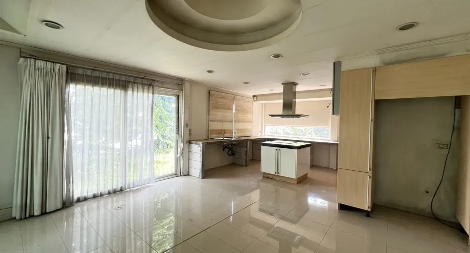 出售 4 卧室 独立屋 在 Saphan Sung, 曼谷