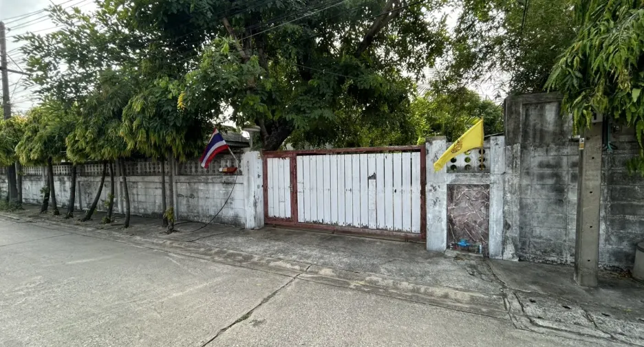 出售 4 卧室 独立屋 在 Phra Khanong, 曼谷