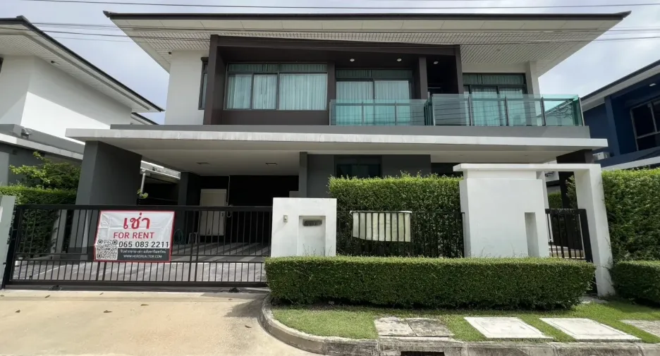 For rent 4 bedrooms house in Bang Kapi, Bangkok