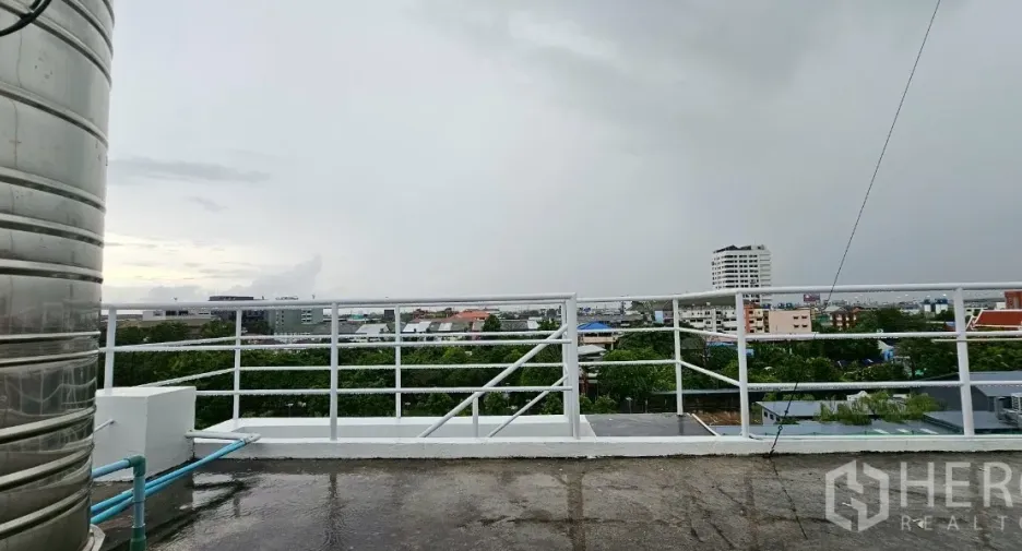 Oficina en alquiler en Bueng Kum, Bangkok