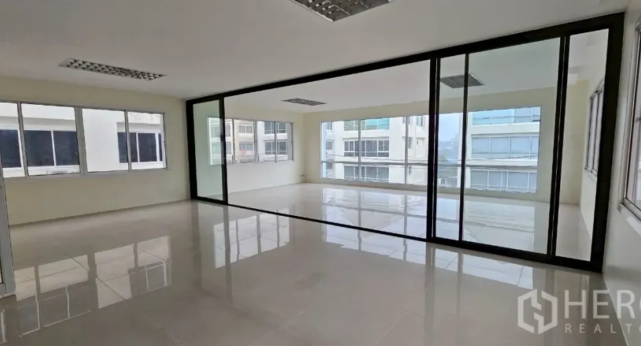 Oficina en alquiler en Bueng Kum, Bangkok