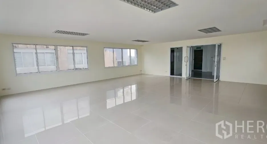 Oficina en alquiler en Bueng Kum, Bangkok