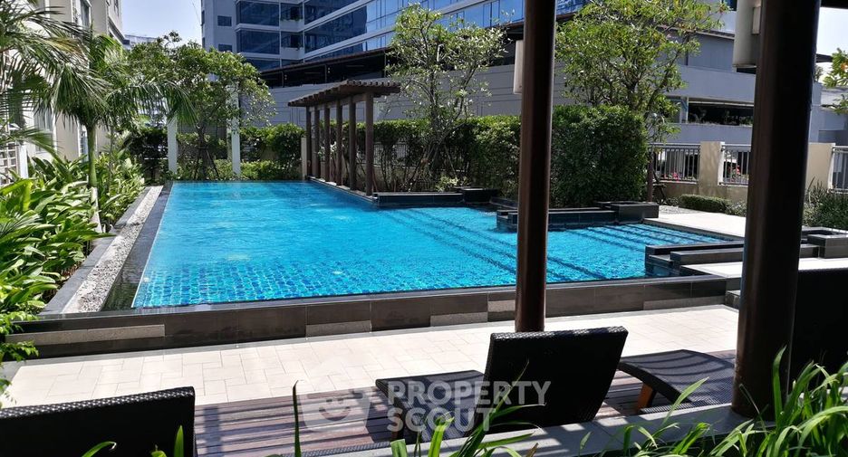 For sale 2 ベッドルーム condo in Khlong Toei, Bangkok