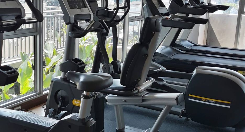 For sale 2 ベッドルーム condo in Khlong Toei, Bangkok