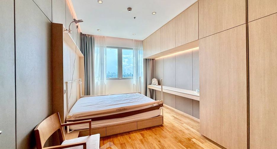 For sale 3 bedrooms condo in Yan Nawa, Bangkok