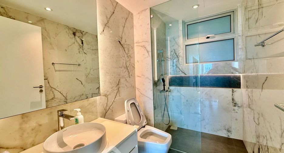 For sale 3 bedrooms condo in Yan Nawa, Bangkok